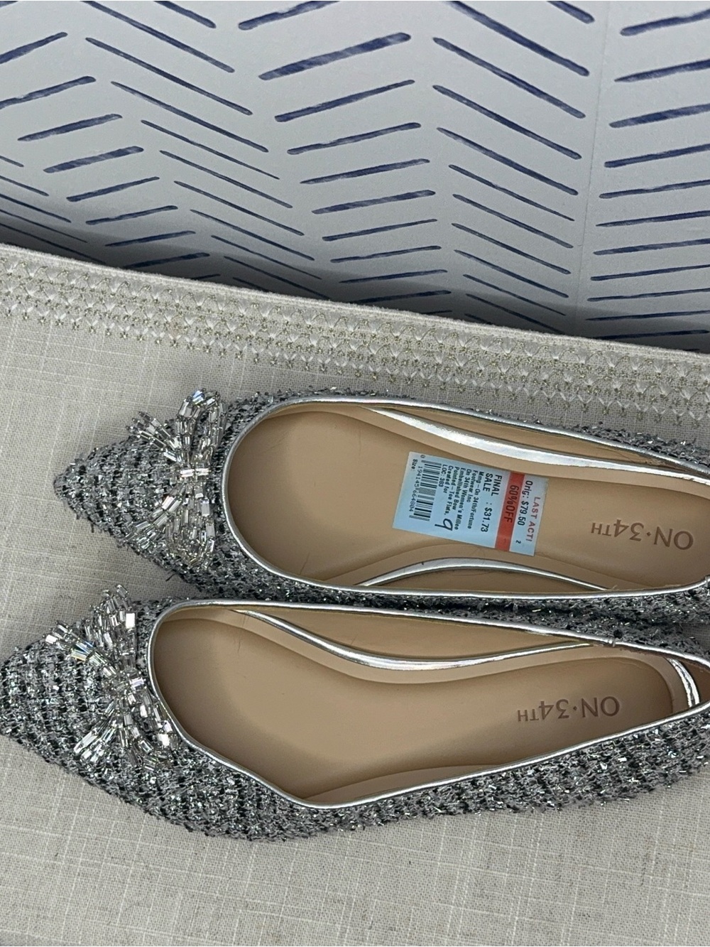 NWT Macy’s On. 34th Silver Pointed Toe Bedazzled Bow Flat Size 9 - Picture 6 of 7